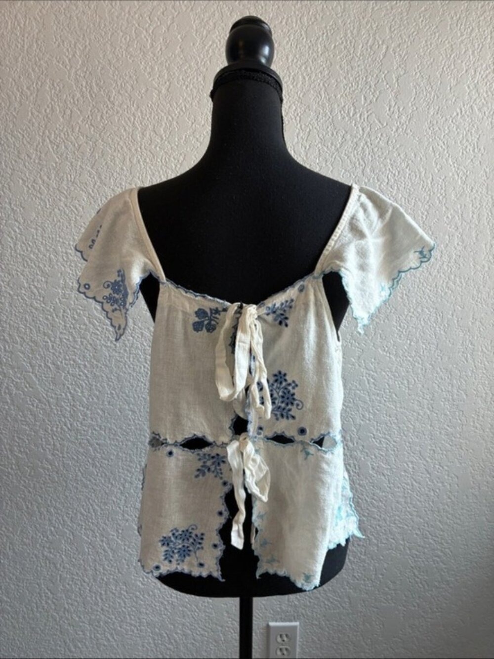 Anthropologie Patchwork Hanky Linen Top Blue Embroidery Cut-Out M - Picture 5 of 8